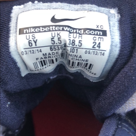 Boys b-ball shoes - Picture 3 of 3